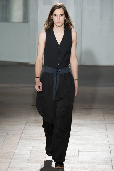Look 19